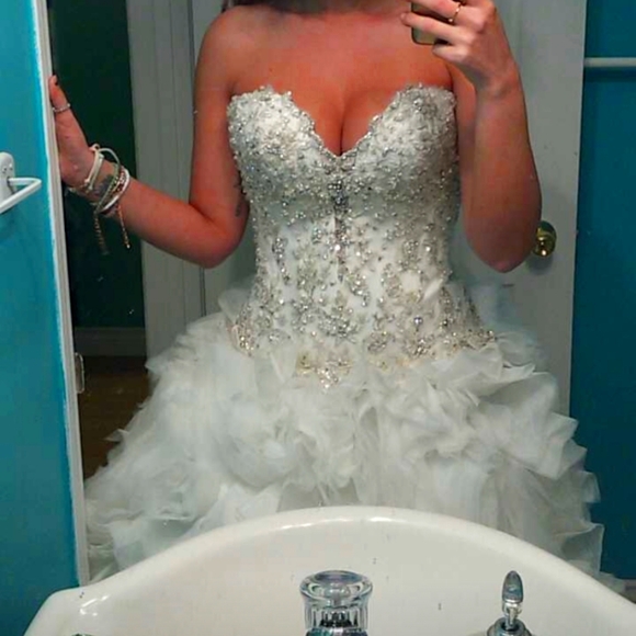 Ivory allure wedding dress never worn with tags - Picture 1 of 1